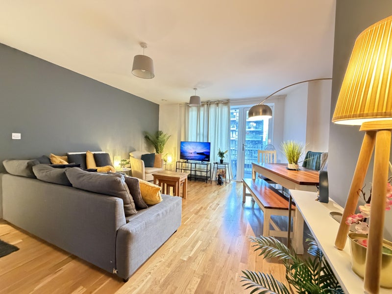 Photo 1: shared living space