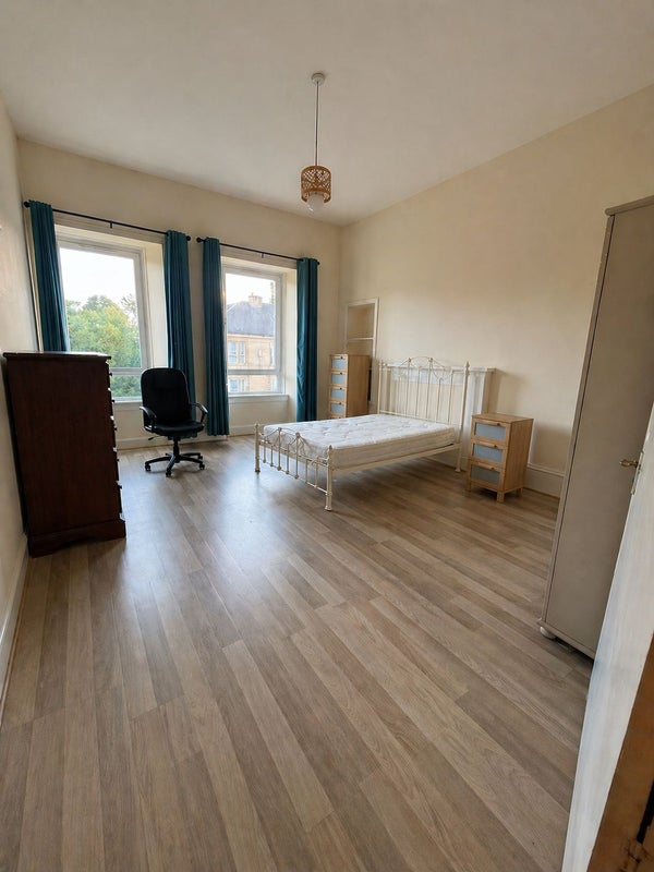 Photo 1: Room 1