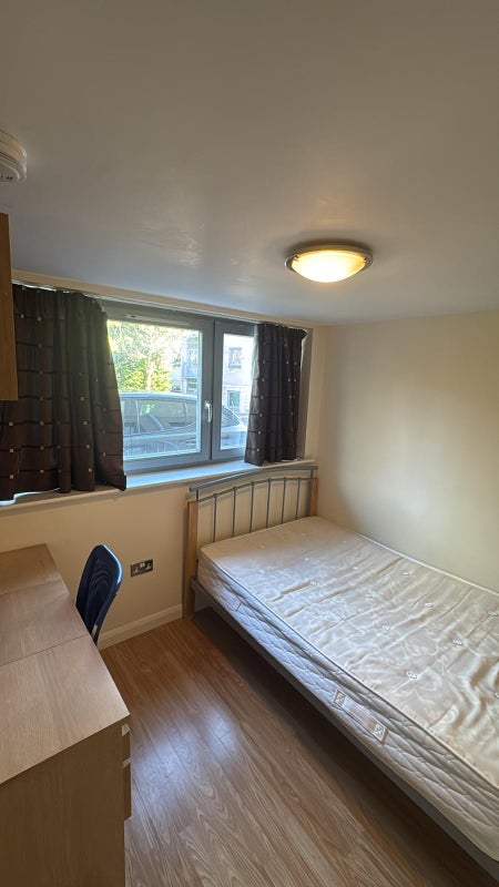 Photo 1: Room 1