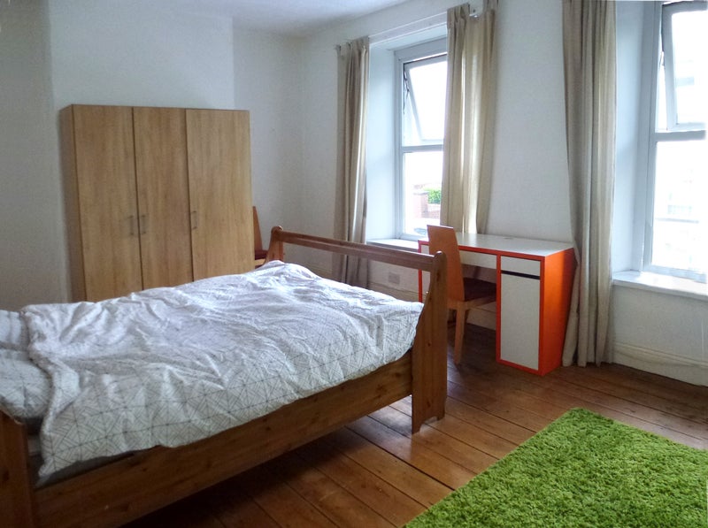 Photo 1: Very large room available Monday 4th May £595 pcm