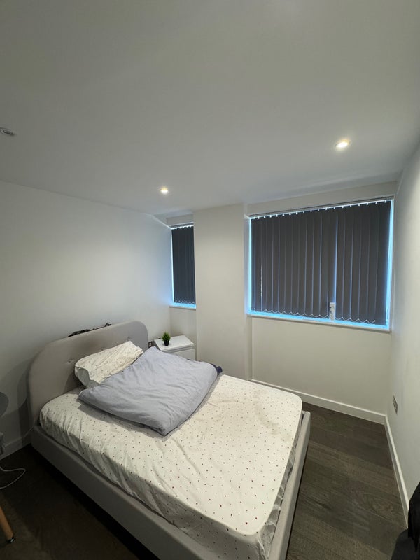 Photo 1: Bedroom