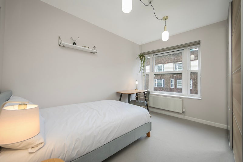Photo 1: Room 1  £1290/month Available 8 May