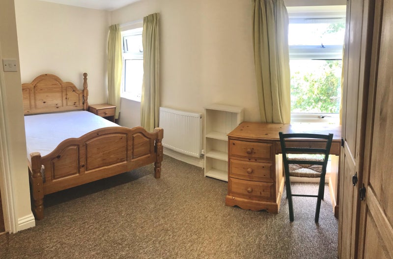 Photo 1: Bed 1: Large double ensuite available 1/7/26