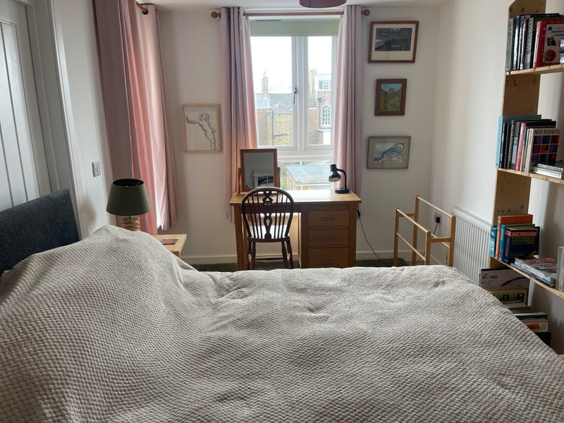 Photo 1: Bedroom