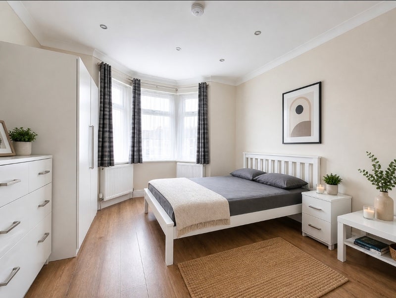 Photo 1: ROOM 1 - Available 8th June