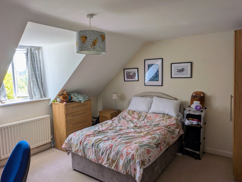 Photo 1: Bedroom p1