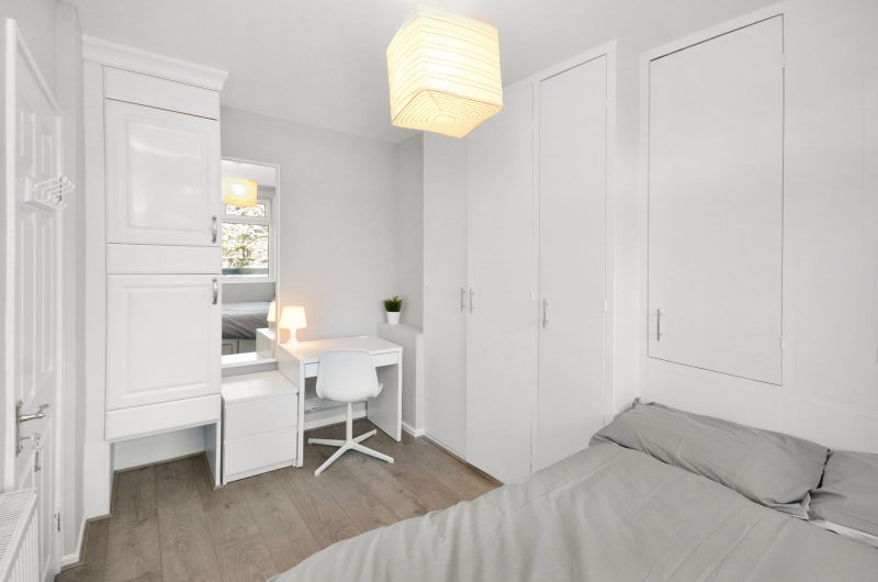 Photo 1: Bedroom 1
