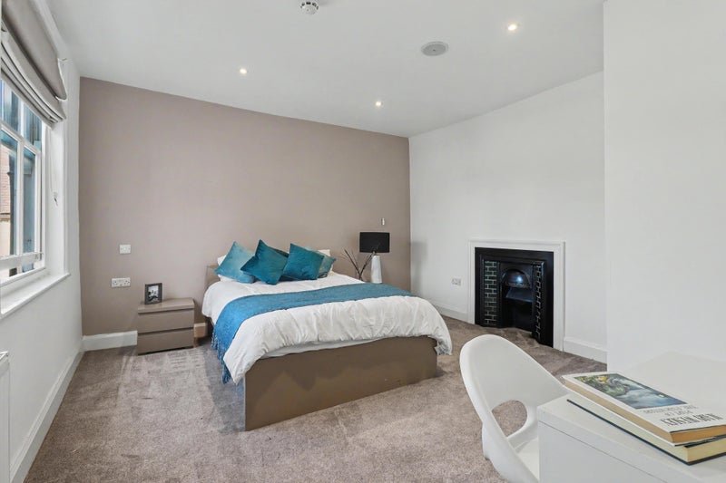 Photo 1: Room 6