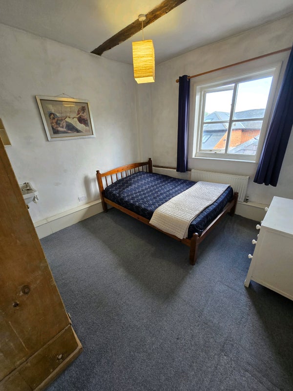 Photo 1: Bedroom