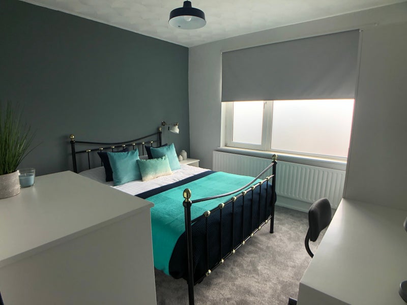 Photo 1: Ensuite Room 3 @ £730 pcm - Available from 19 May 2026