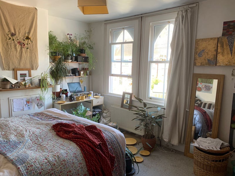 Photo 1: Room 1