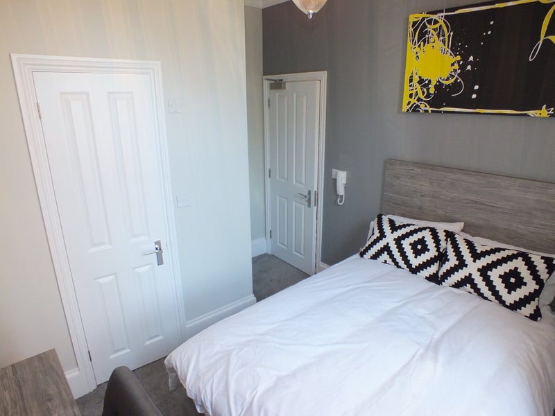 Photo 1: Room 2 (Available 30/06)