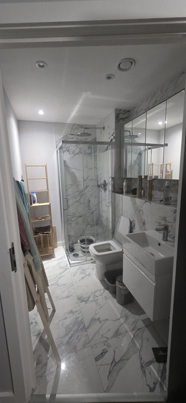 Photo 1: Ensuite bathroom