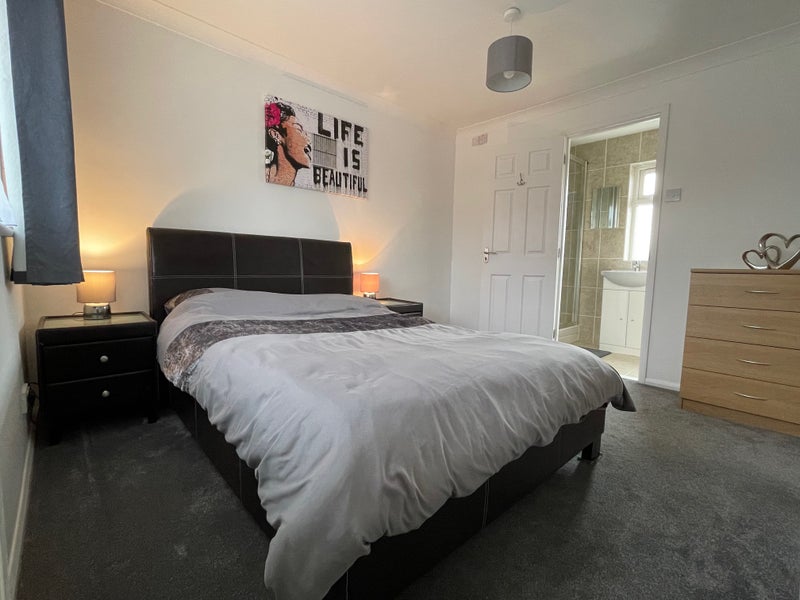 Photo 1: Bedroom