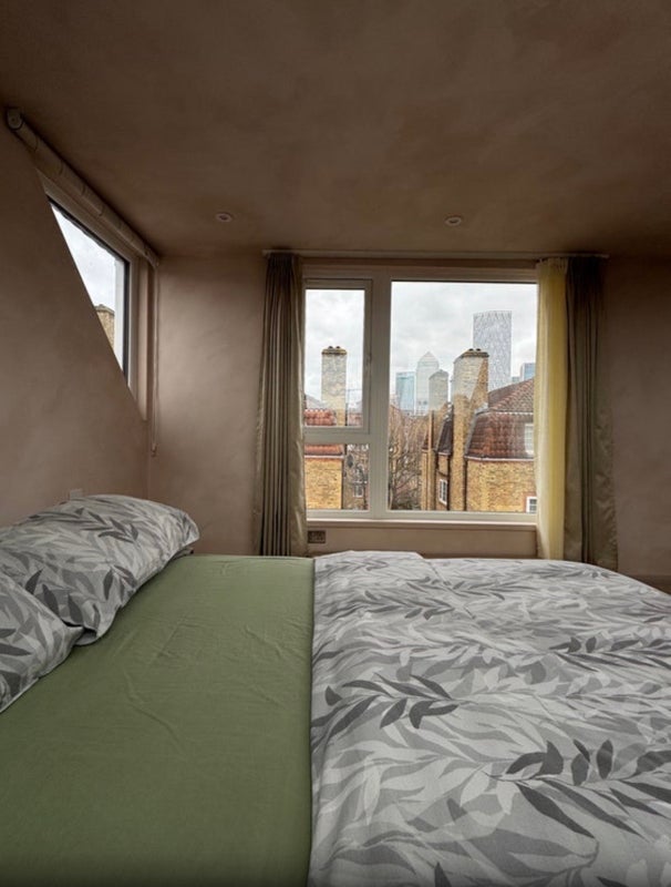 Photo 1: Bedroom with canary wharf skyline views