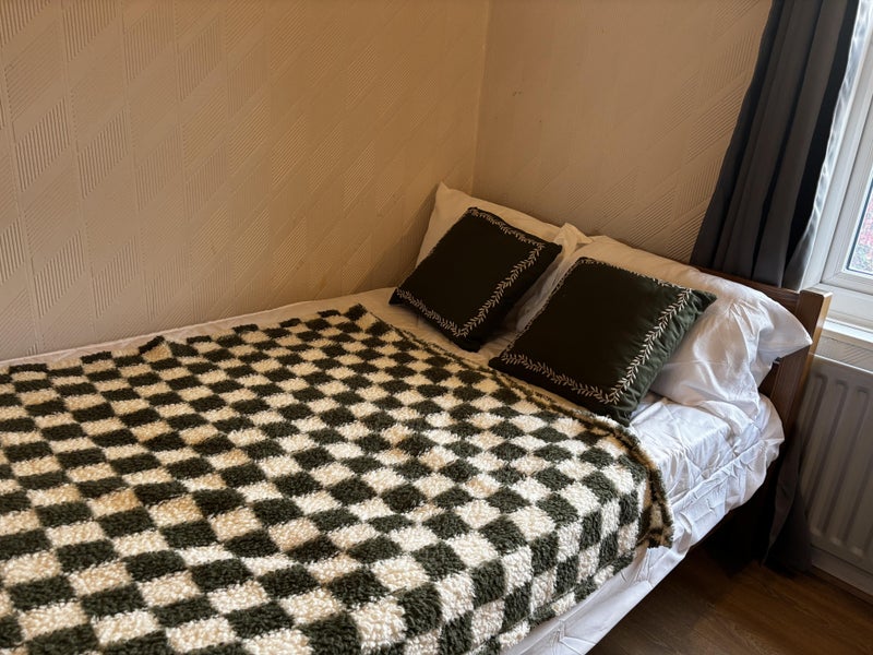 Photo 1: A bright, comfortable room with a calm, homely feel