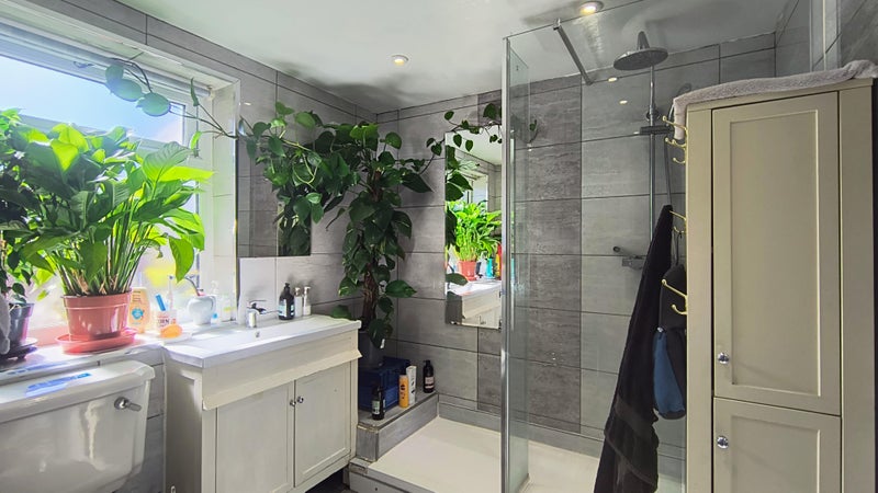 Photo 1: bathroom 