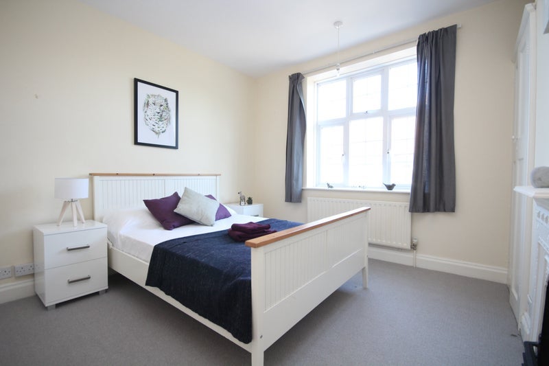 Photo 1: ROOM 4 - AVAILABLE 7TH MAY