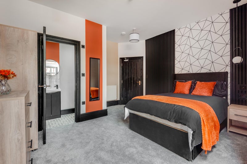 Photo 1: Room 2