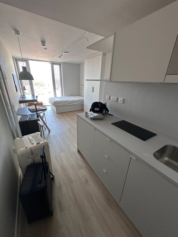 Photo 1: Room overview 