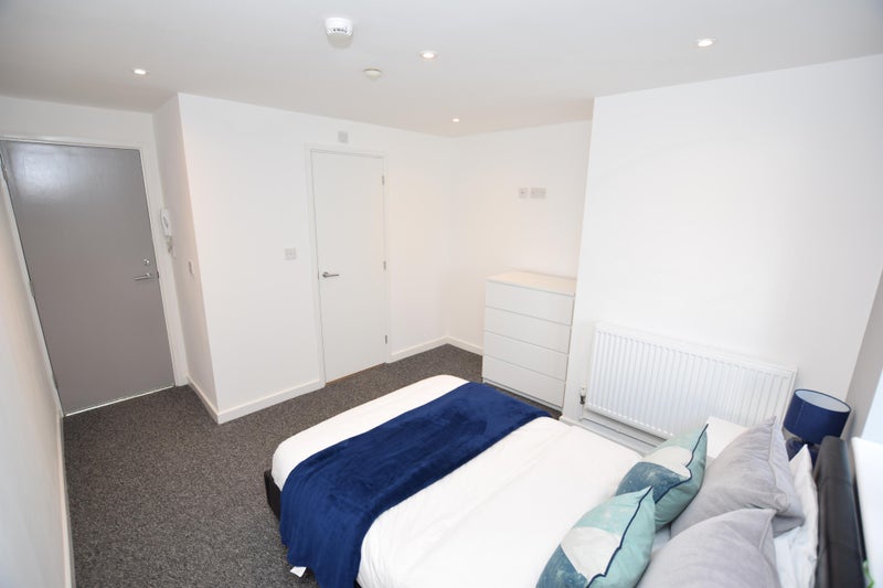 Photo 1: BEDROOM 1