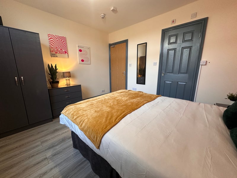 Apartment in Bolton, Deane, Greater Manchester - View 2