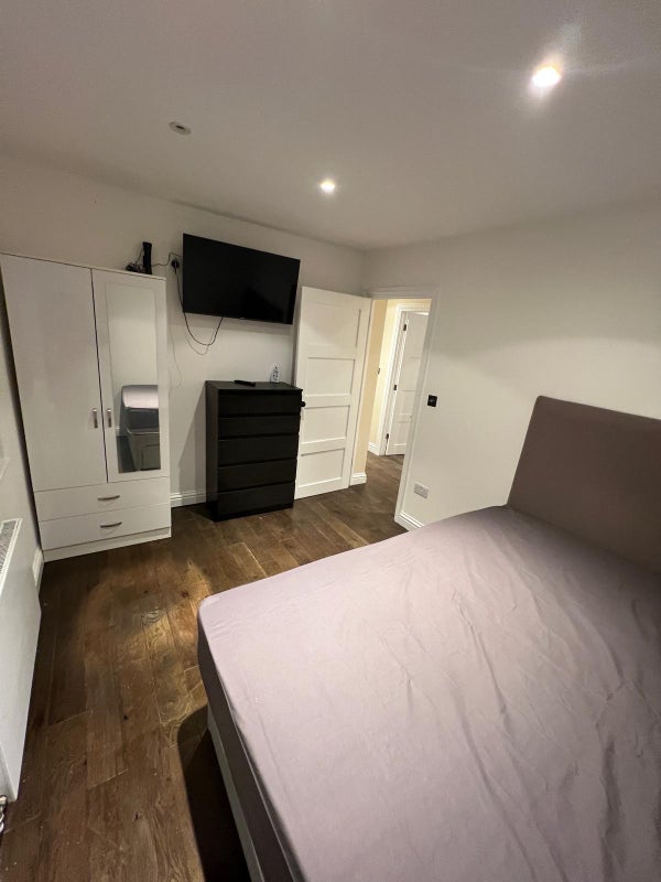 Apartment in Borehamwood, Elstree and Borehamwood - View 2