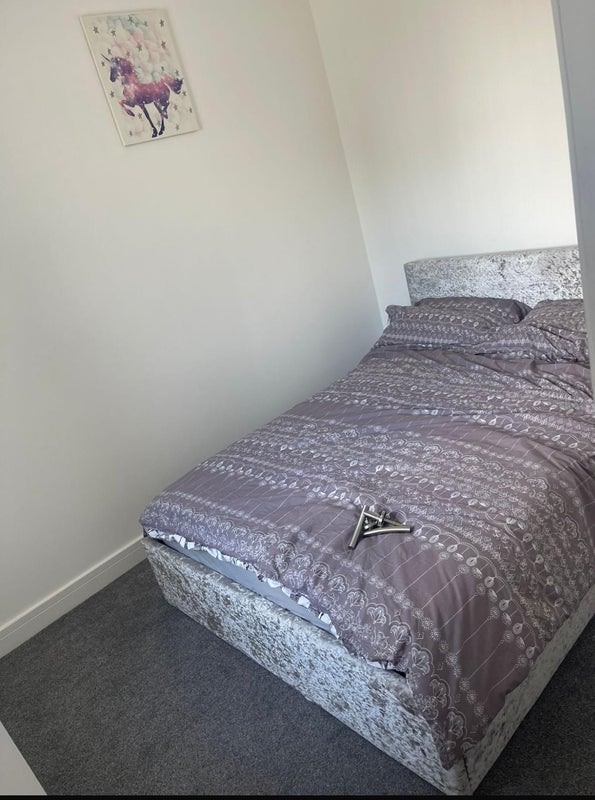 Photo 1: Bedroom/cupboard included 