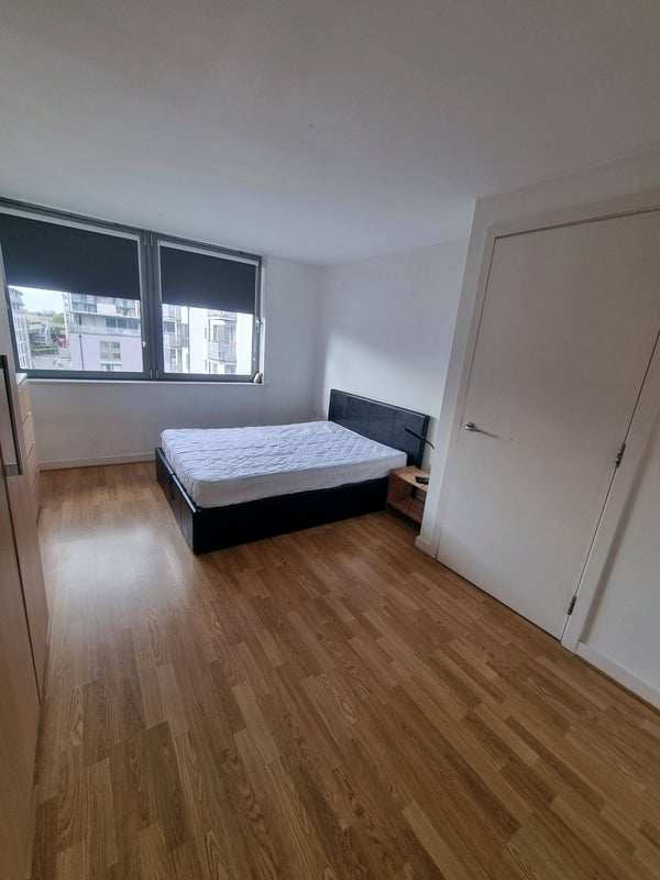 Photo 1: Bedroom