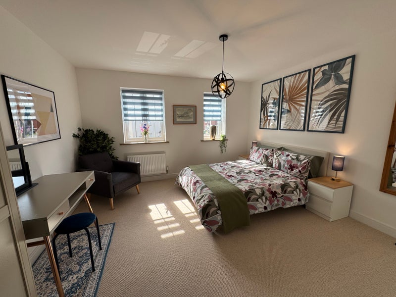 Photo 1: Room
