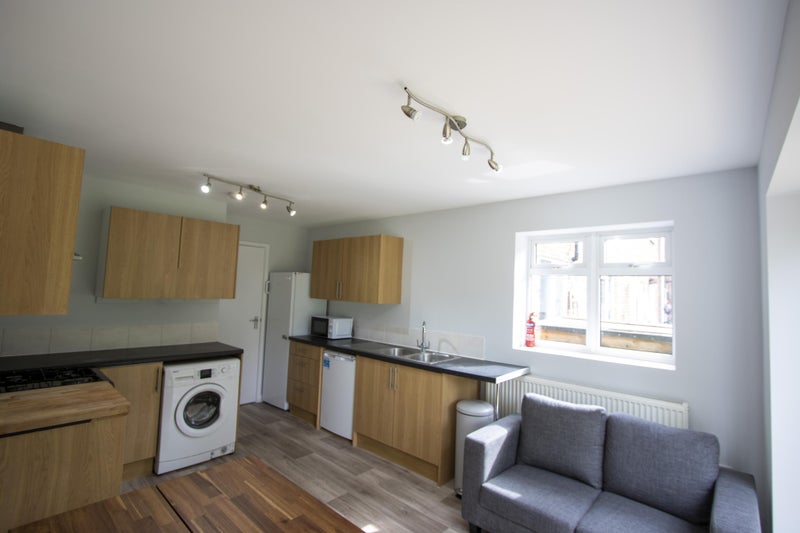 Apartment in Winchester, Stanmore - View 4