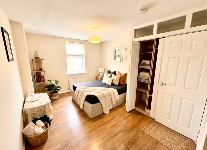 Photo 1: En-suite - Beckton - £800 