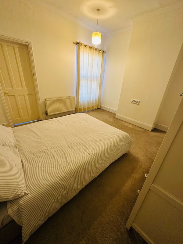 Photo 1: Room 1