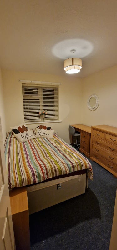 Photo 1: Bedroom