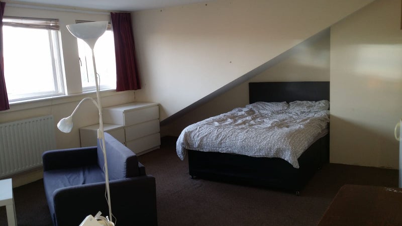 Photo 1: double bed and chests of drawers 