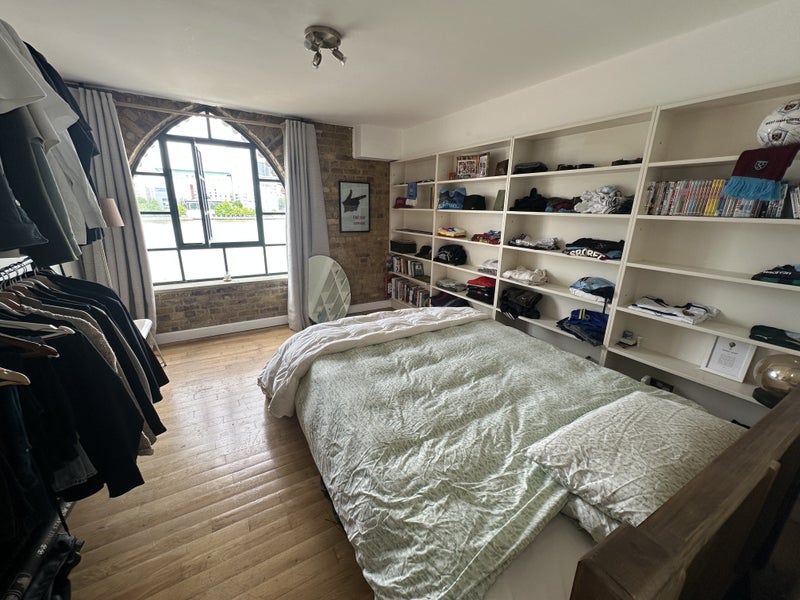 Photo 1: Master bedroom with direct River Thames view