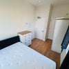 Photo 12: p5 en-suite room