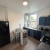 Photo 4: Fully equipped kitchen with dining space, ideal for everyday use.