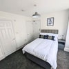 Photo 2: Room 1 En Suite