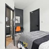 Photo 4: Room 1