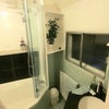 Photo 4: bathroom