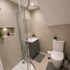 Photo 10: Shared bathroom Rooms 1 & 2