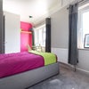 Photo 4: Bright & airy en-suite room