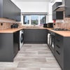 Photo 5: Kitchen 