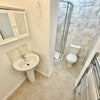 Photo 4: Room 8 ensuite