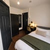 Photo 4: Room 5 en suite room 