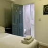 Photo 3: Room 1 - en-suite