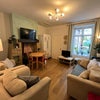 Photo 9: Lounge