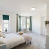 Photo 4: Light, airy XL double ensuite room