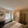 Photo 2: Room 4 Large En Suite 